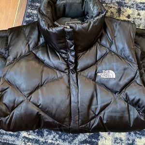 Women’s the North face black puffer vest 550
